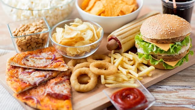 الوجبات الجاهزة والمقبلات